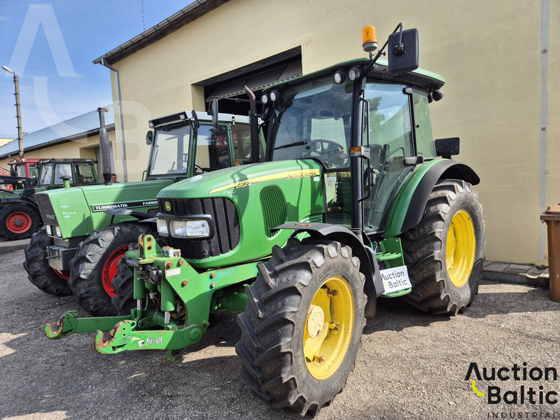 John Deere 5820 - Traktor: billede 2 John Deere 5820 - Traktor: billede 2