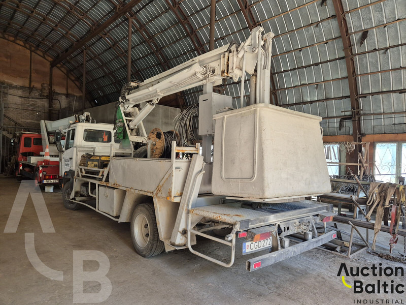 Mercedes-Benz 1114 - Lastbil med mandskabslift: billede 3 Mercedes-Benz 1114 - Lastbil med mandskabslift: billede 3