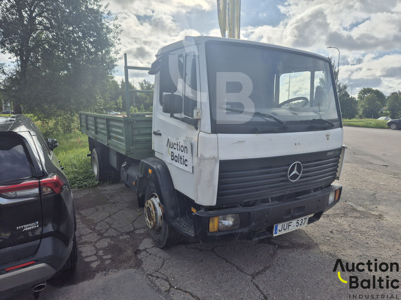 Mercedes-Benz 1117 - Lastbil med lad: billede 2 Mercedes-Benz 1117 - Lastbil med lad: billede 2