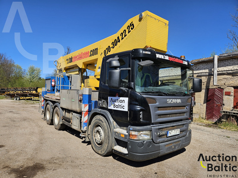 Scania P 310 - Lastbil med mandskabslift: billede 2 Scania P 310 - Lastbil med mandskabslift: billede 2