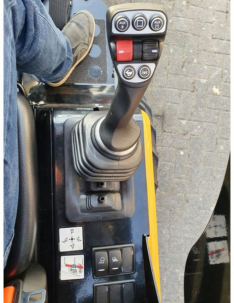 Giant Tobroco Giant G2200E X-TRA Kniklader - Gummihjulslæsser: billede 5 Giant Tobroco Giant G2200E X-TRA Kniklader - Gummihjulslæsser: billede 5