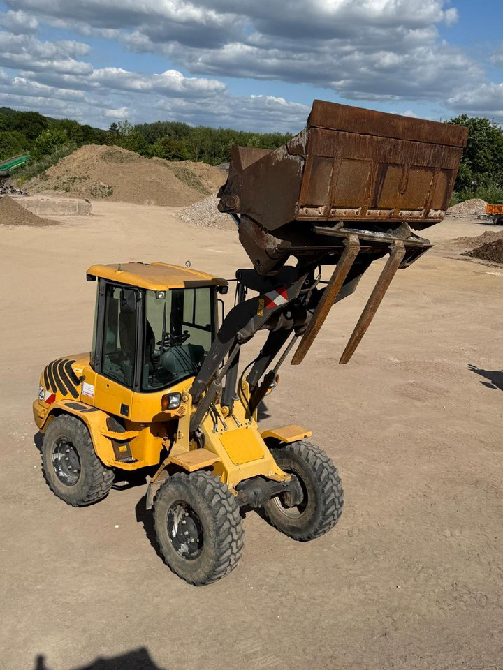 Volvo L 30 B-Z/K incl. 3-1shovel and fork - Gummihjulslæsser: billede 2 Volvo L 30 B-Z/K incl. 3-1shovel and fork - Gummihjulslæsser: billede 2