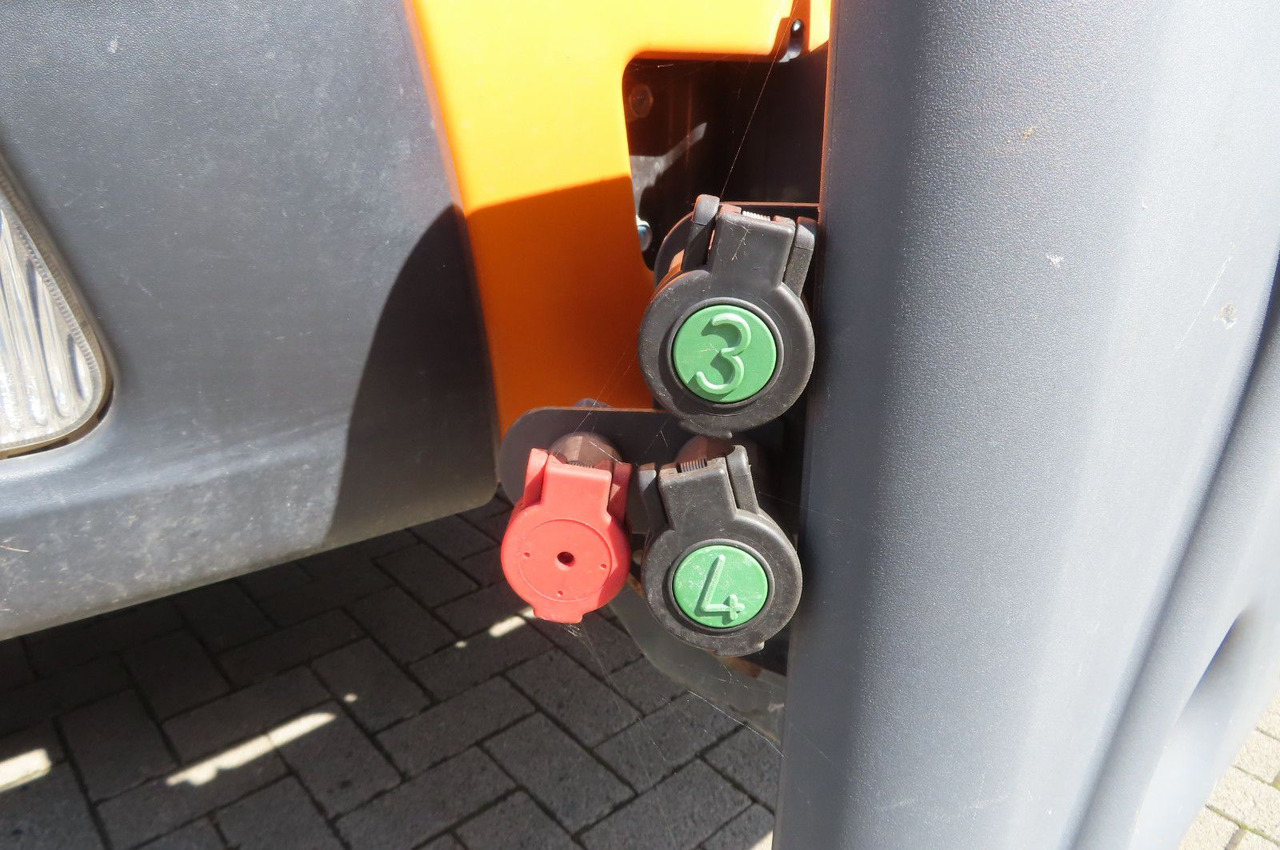 FUSO Canter 6 C 18 4x4 Kommunal Winterdienst - Ladbil med tip: billede 4 FUSO Canter 6 C 18 4x4 Kommunal Winterdienst - Ladbil med tip: billede 4