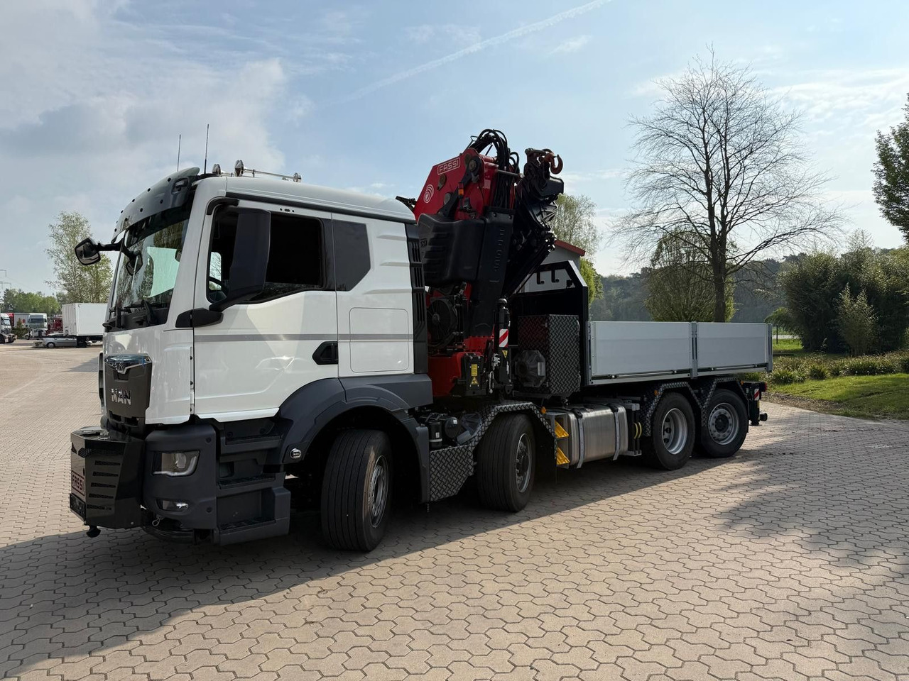 MAN 35.520 8x4 mit Kran Fassi F800 RA2.28 - Lastbil med lad, Lastbil med kran: billede 2 MAN 35.520 8x4 mit Kran Fassi F800 RA2.28 - Lastbil med lad, Lastbil med kran: billede 2