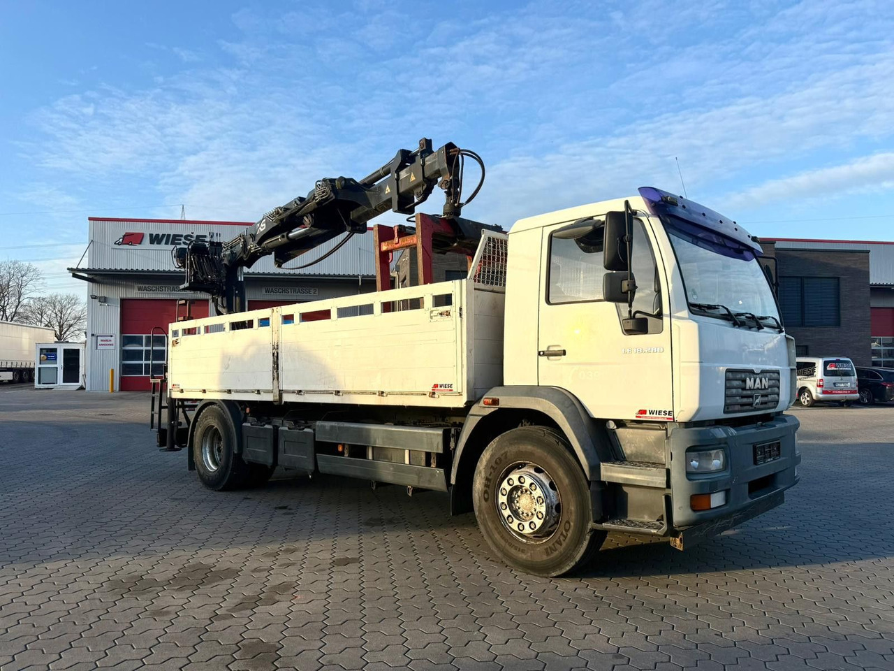 MAN LE 18.280 Pritsche mit HIAB 133 K PRO/HIPRO Kran - Lastbil med lad, Lastbil med kran: billede 1 MAN LE 18.280 Pritsche mit HIAB 133 K PRO/HIPRO Kran - Lastbil med lad, Lastbil med kran: billede 1