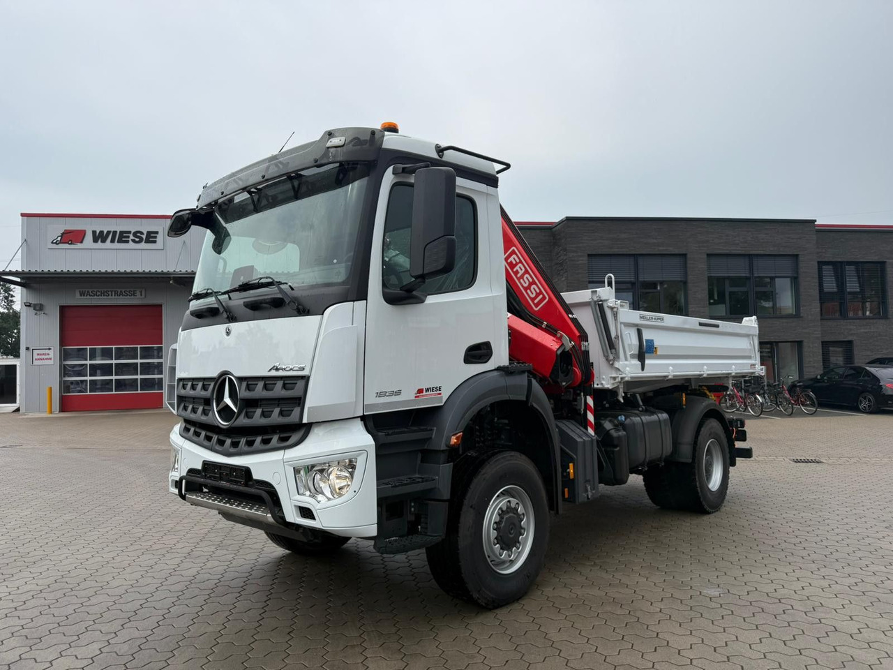 Mercedes-Benz Arocs 1835 4x4 Allrad Fassi F135 Kran Kipper - Lastbil med kran: billede 1 Mercedes-Benz Arocs 1835 4x4 Allrad Fassi F135 Kran Kipper - Lastbil med kran: billede 1
