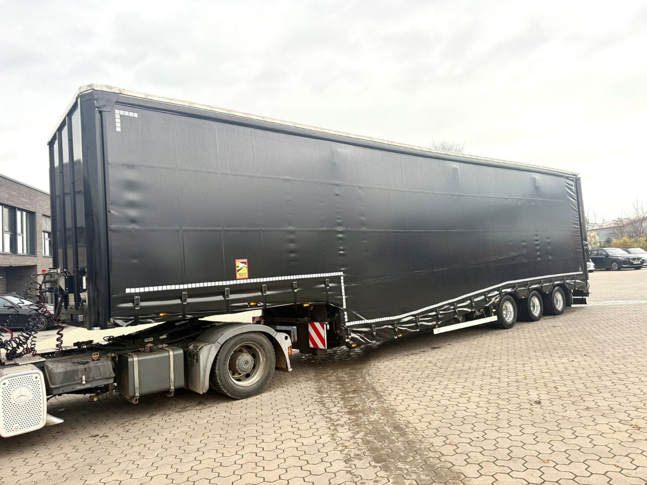 Tiefbett Stufensattel mit Auffahrrampe 25T - Gardintrailer: billede 4 Tiefbett Stufensattel mit Auffahrrampe 25T - Gardintrailer: billede 4
