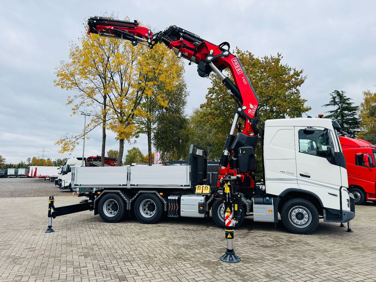 Volvo FH 500 8x4 Kran F820 RA2.27 Jib & Winde Sofort - Trækker: billede 2 Volvo FH 500 8x4 Kran F820 RA2.27 Jib & Winde Sofort - Trækker: billede 2