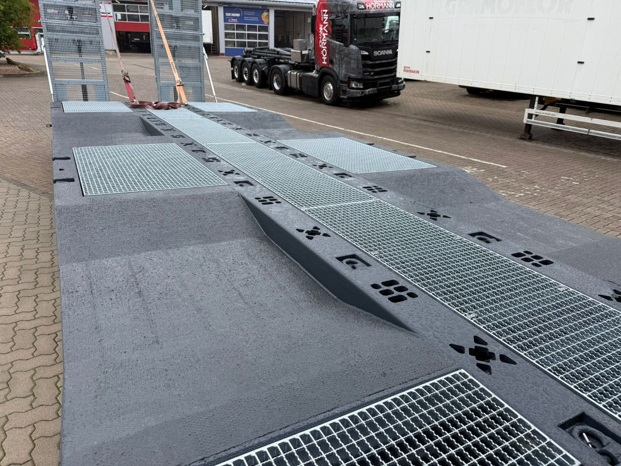 Volvo Arbeitsbühnen Baumaschinentransporter mit Rampen - Lastbil med lad: billede 5 Volvo Arbeitsbühnen Baumaschinentransporter mit Rampen - Lastbil med lad: billede 5