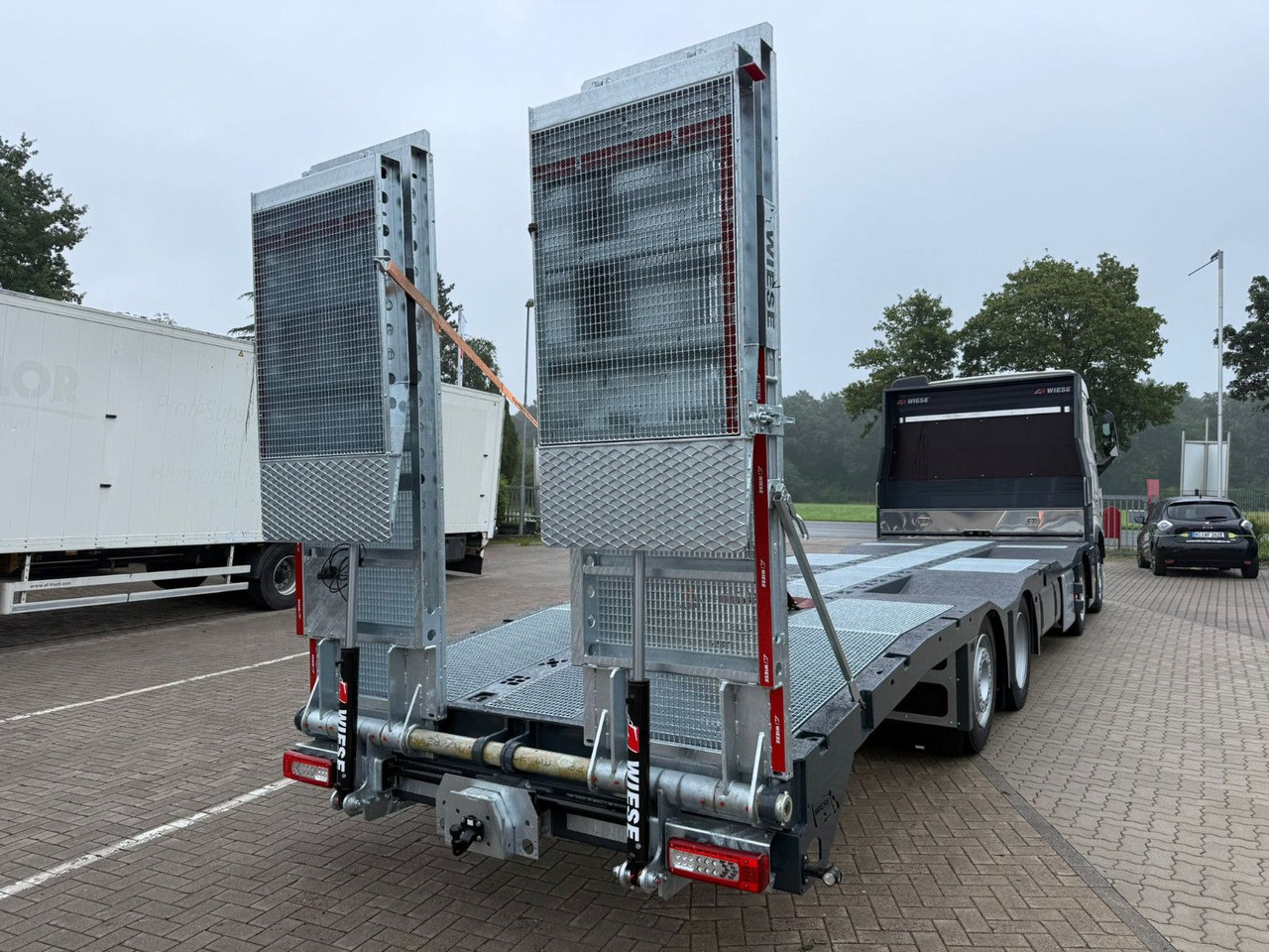 Lastbil med lad Volvo Arbeitsbühnen Baumaschinentransporter mit Rampen: billede 11