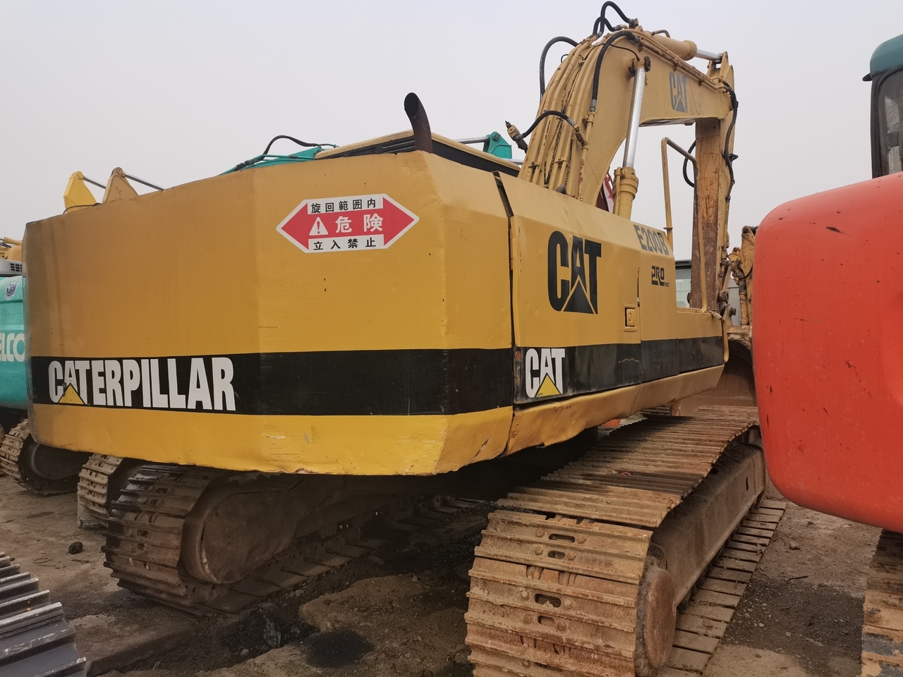 CATERPILLAR CAT-E200 - Bæltegravemaskine: billede 1 CATERPILLAR CAT-E200 - Bæltegravemaskine: billede 1