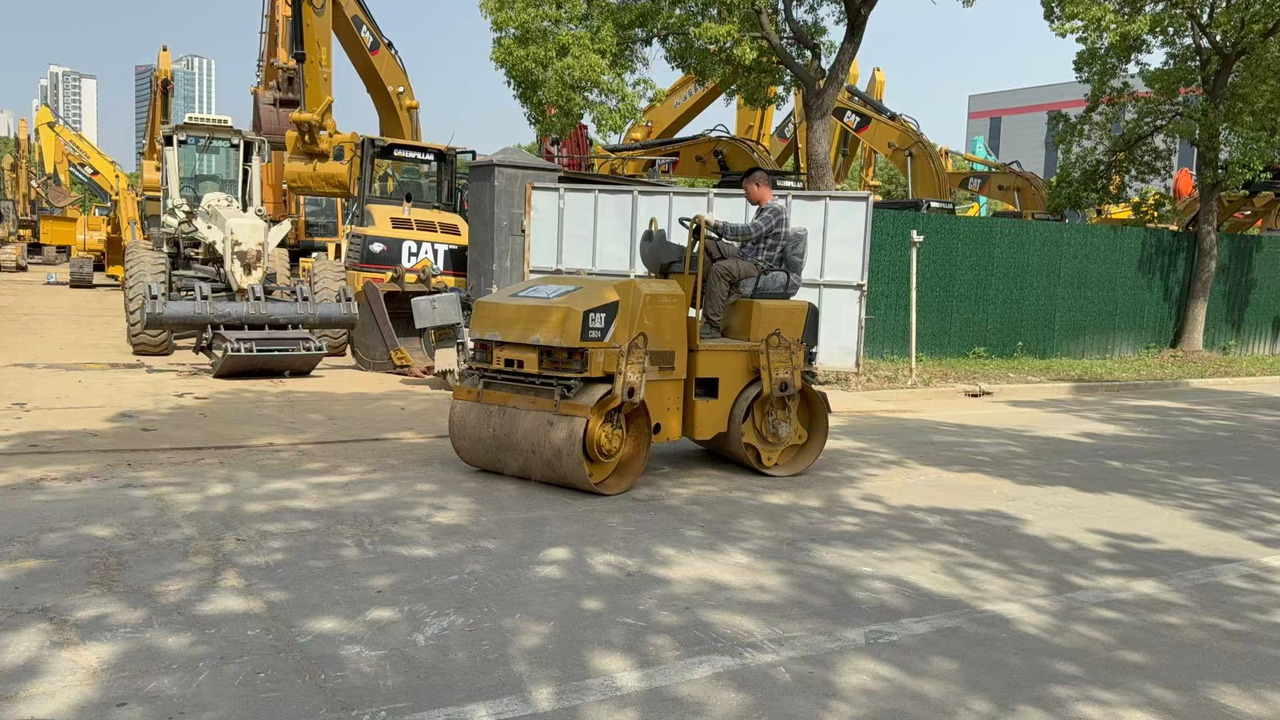 CATERPILLAR CB24B - Tromle: billede 1 CATERPILLAR CB24B - Tromle: billede 1