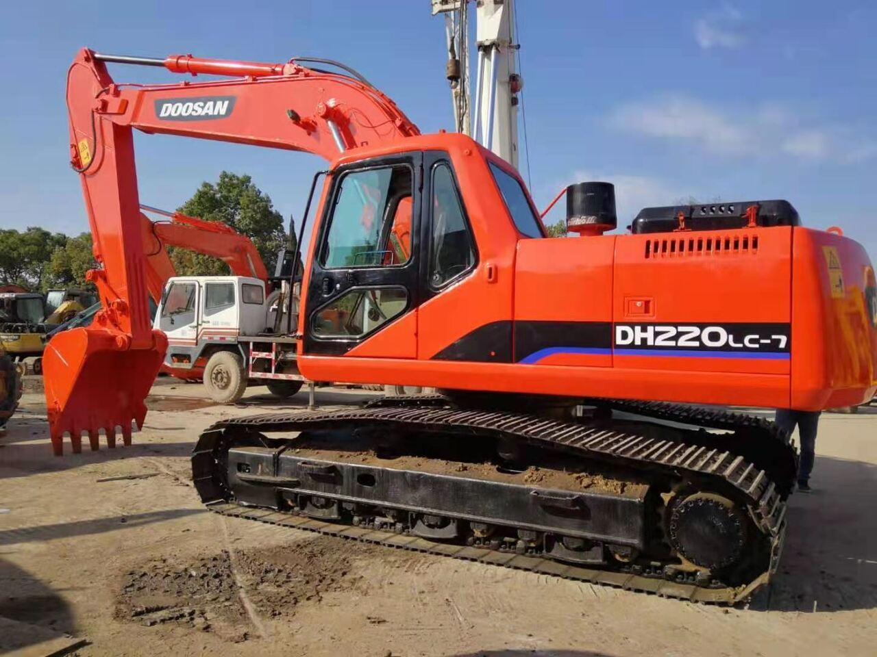 DOOSAN DH220LC - Bæltegravemaskine: billede 1 DOOSAN DH220LC - Bæltegravemaskine: billede 1