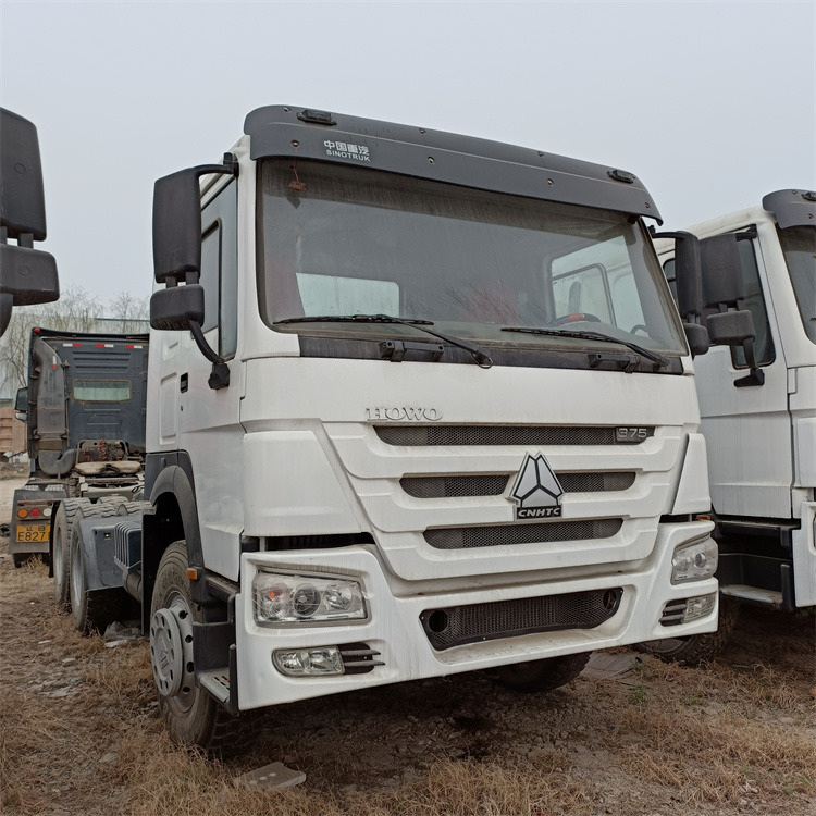 HOWO 6x4 375hp tractor - Trækker: billede 5 HOWO 6x4 375hp tractor - Trækker: billede 5