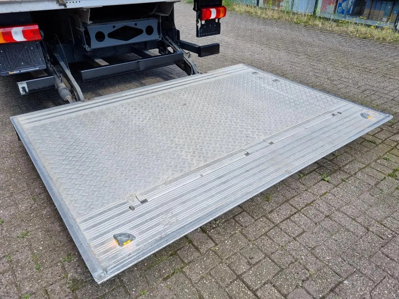 Lastbil varevogn Mercedes-Benz Atego 1218 Koffer/ Ladebordwand/ Airco/ Grau Metallic: billede 18 Lastbil varevogn Mercedes-Benz Atego 1218 Koffer/ Ladebordwand/ Airco/ Grau Metallic: billede 18