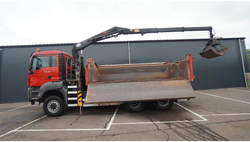 MAN TGS 28.400 6X6 2 SIDE TIPPER WITH HMF 1643 CRANE 376.400KM - Lastbil med kran: billede 2 MAN TGS 28.400 6X6 2 SIDE TIPPER WITH HMF 1643 CRANE 376.400KM - Lastbil med kran: billede 2