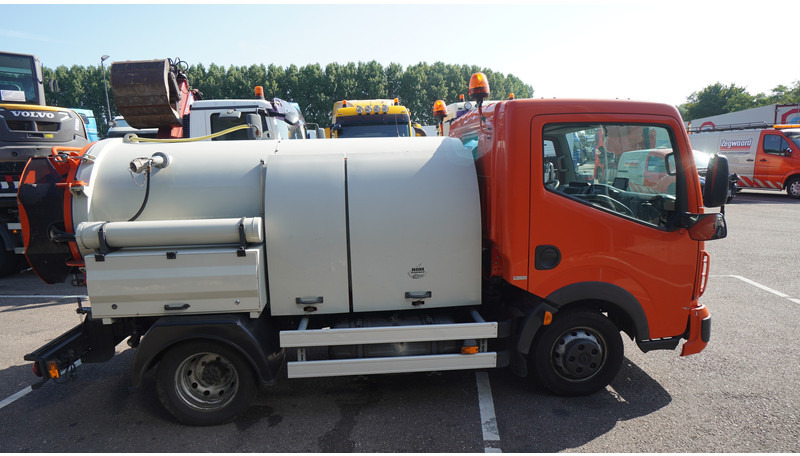 Renault Maxity 130-35/6 CC BROKEN ENGINE HIGH PRESSURE AND VACUUM SYSTEM - Varebil: billede 2 Renault Maxity 130-35/6 CC BROKEN ENGINE HIGH PRESSURE AND VACUUM SYSTEM - Varebil: billede 2