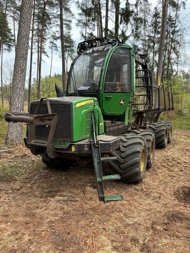 John Deere 810 E - Udkørselsmaskine: billede 1 John Deere 810 E - Udkørselsmaskine: billede 1