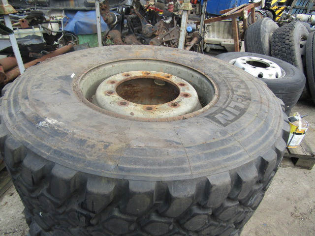 445/65/22.5 TRACK GRIP MICHELIN (2) EX SCAMMEL 6X6 COMPLETE WITH RIMS - Dæk for Lastbil: billede 2 445/65/22.5 TRACK GRIP MICHELIN (2) EX SCAMMEL 6X6 COMPLETE WITH RIMS - Dæk for Lastbil: billede 2