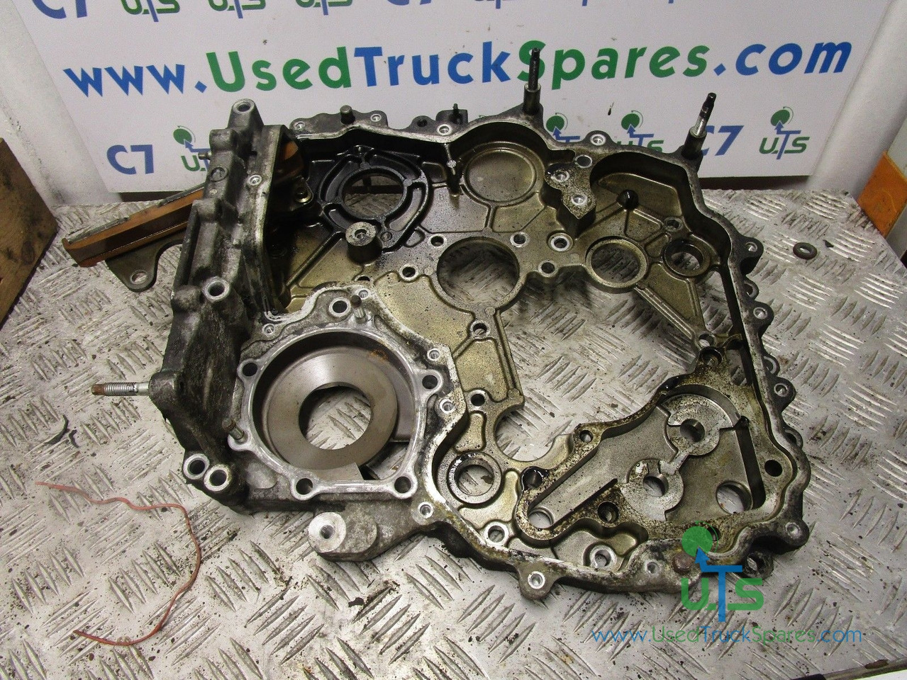 ISUZU NKR (4JJ1) INNER FRONT TIMING COVER - Motor og reservedele for Lastbil: billede 2 ISUZU NKR (4JJ1) INNER FRONT TIMING COVER - Motor og reservedele for Lastbil: billede 2
