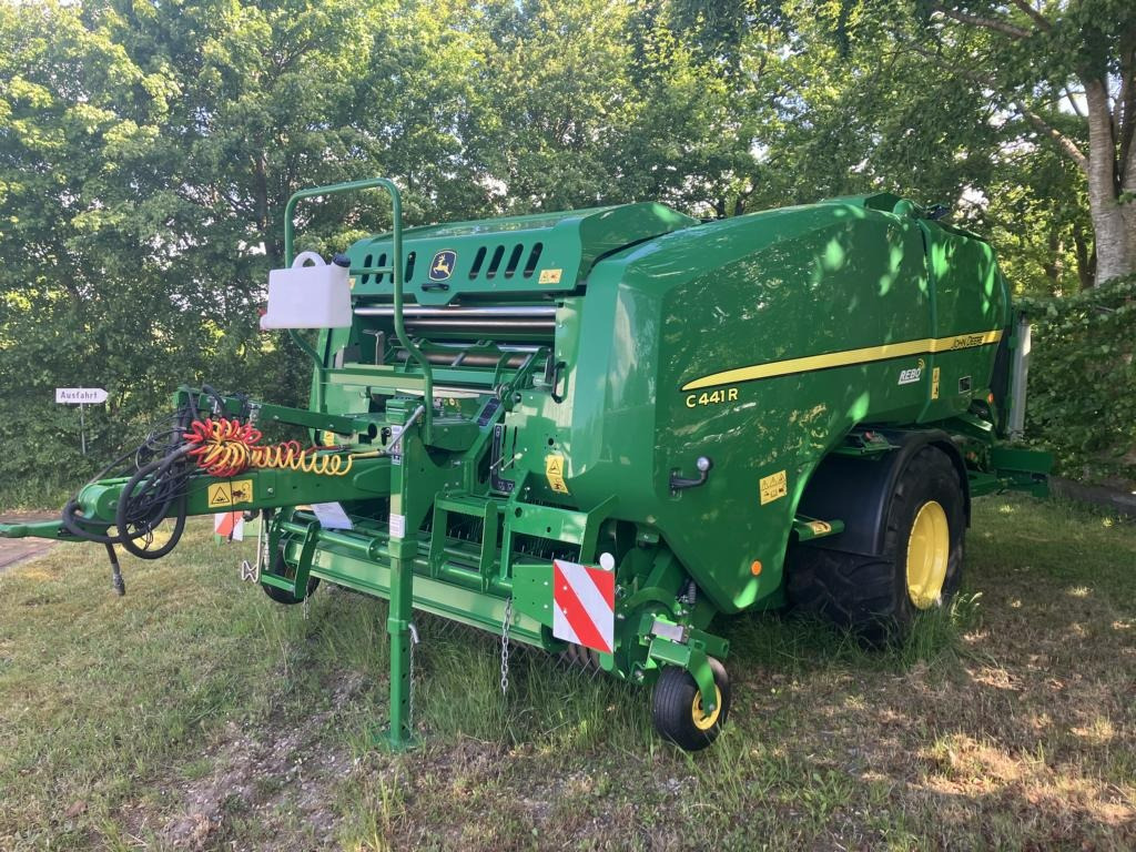 John Deere FESTKAMMER-KOMBIPRESSE C441R - Udstyr til hø: billede 1 John Deere FESTKAMMER-KOMBIPRESSE C441R - Udstyr til hø: billede 1