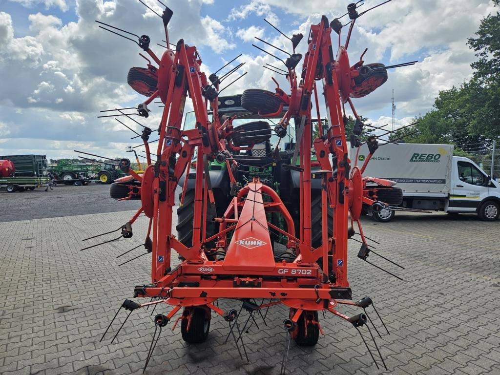 Kuhn GF 8702 - Høvender: billede 2 Kuhn GF 8702 - Høvender: billede 2