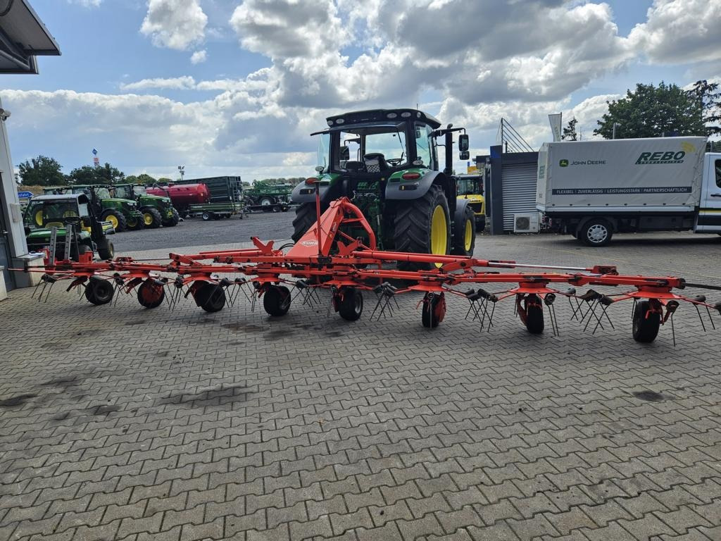 Kuhn GF 8702 - Høvender: billede 1 Kuhn GF 8702 - Høvender: billede 1