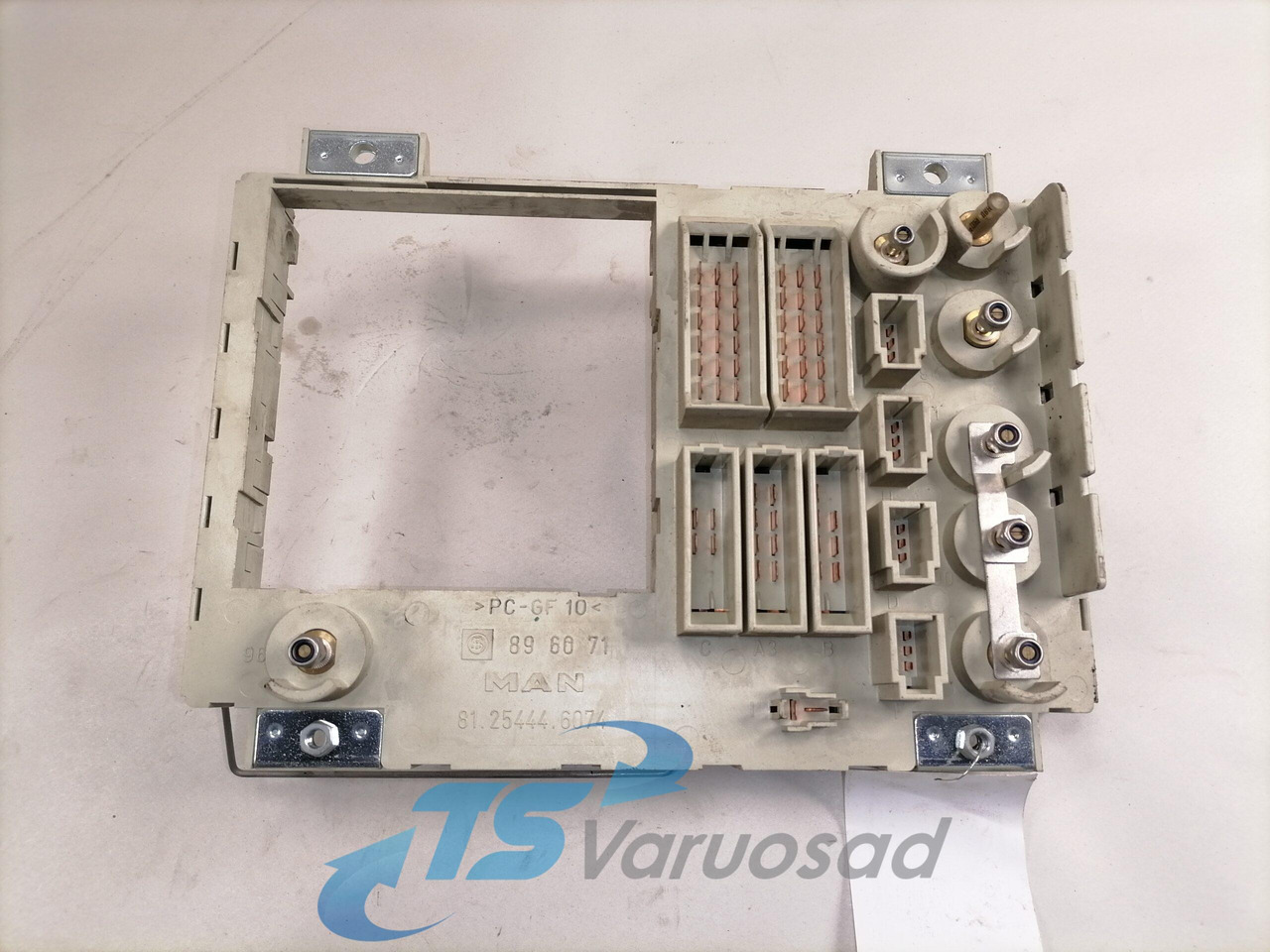 MAN Kaitsmepaneel 81254446074 - Sikring for Lastbil: billede 3 MAN Kaitsmepaneel 81254446074 - Sikring for Lastbil: billede 3