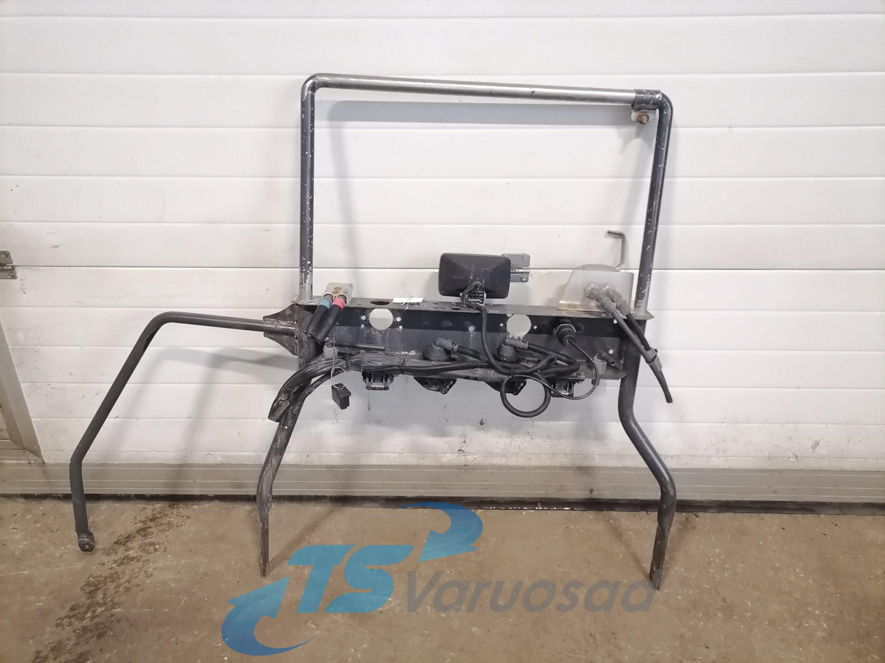 Mercedes-Benz Kabiini tagune haagise pistikute kinnitusraam 9305200166 - Ramme/ Chassis for Lastbil: billede 2 Mercedes-Benz Kabiini tagune haagise pistikute kinnitusraam 9305200166 - Ramme/ Chassis for Lastbil: billede 2