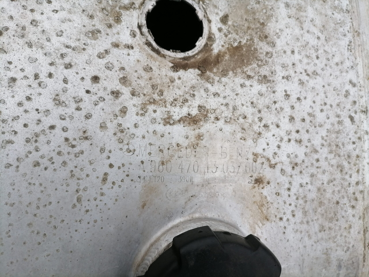 Mercedes-Benz Kütusepaak 390L A9604701303 - Brændstoftank for Lastbil: billede 5 Mercedes-Benz Kütusepaak 390L A9604701303 - Brændstoftank for Lastbil: billede 5