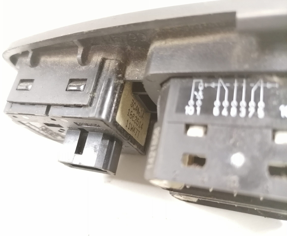 Scania switch 1863514 - Førerhus for Lastbil: billede 4 Scania switch 1863514 - Førerhus for Lastbil: billede 4