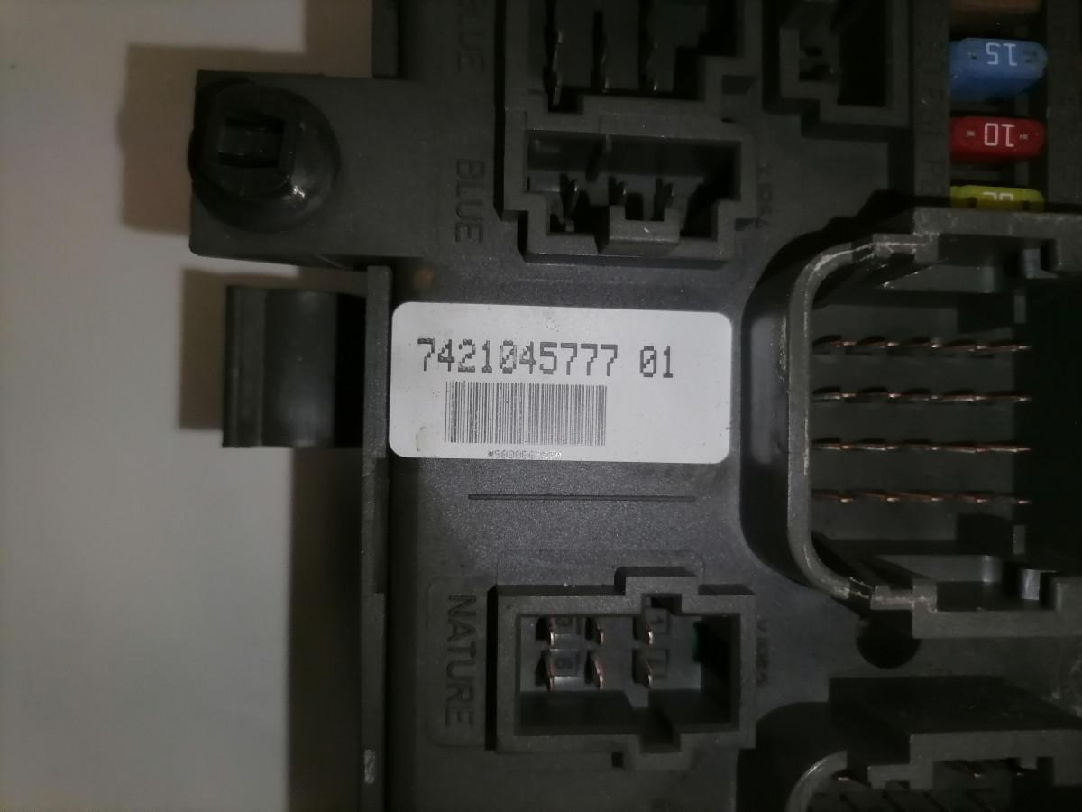 Volvo Kaitsmepaneel 7421045777 - Sikring for Lastbil: billede 5 Volvo Kaitsmepaneel 7421045777 - Sikring for Lastbil: billede 5