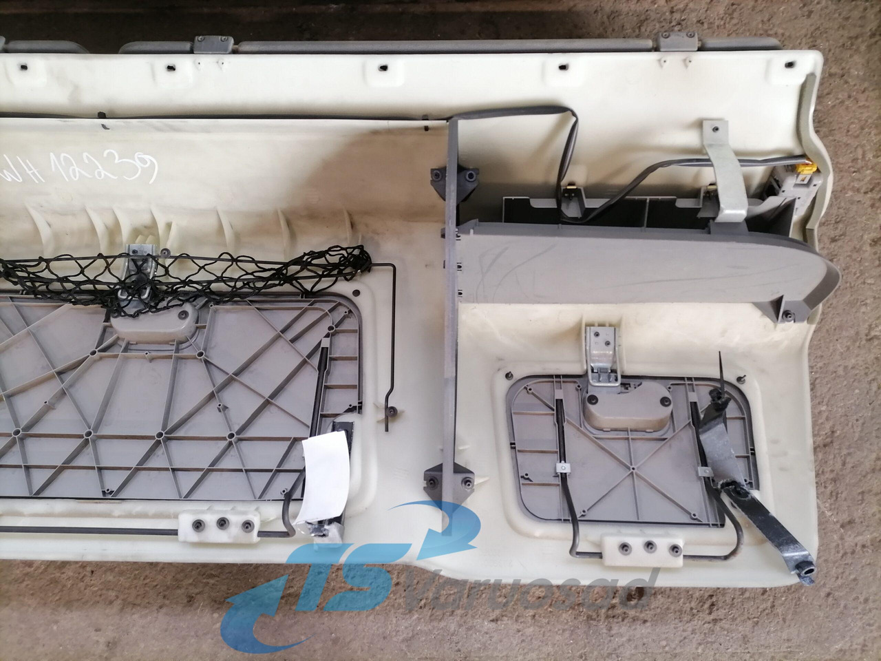 Volvo Salongi ülemine panipaik 20360719 - Universaldel for Lastbil: billede 2 Volvo Salongi ülemine panipaik 20360719 - Universaldel for Lastbil: billede 2