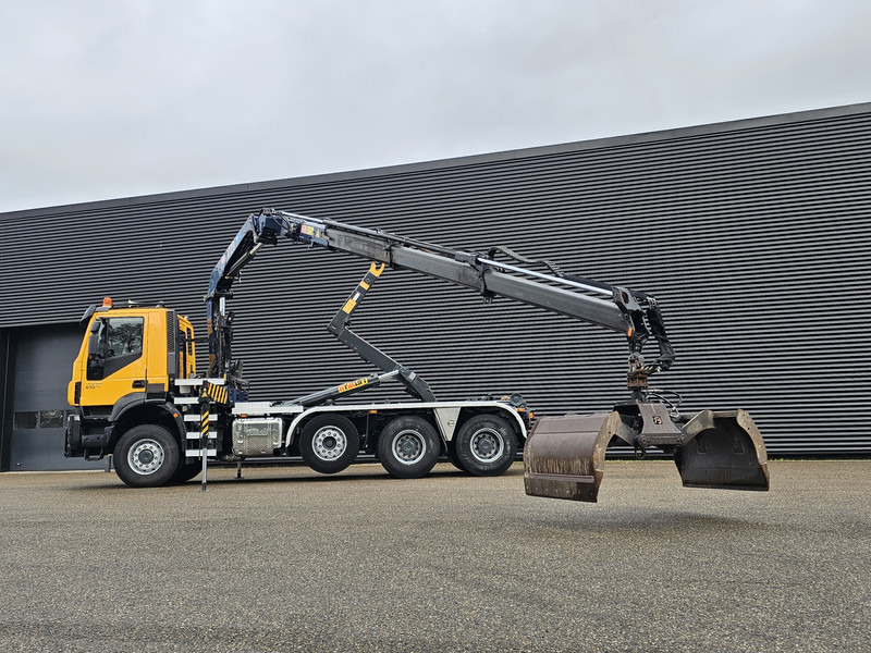 Iveco TRAKKER 380 8X6 / EURO 6 / CRANE + HOOKLIFT - Lastbil kroghejs, Lastbil med kran: billede 4 Iveco TRAKKER 380 8X6 / EURO 6 / CRANE + HOOKLIFT - Lastbil kroghejs, Lastbil med kran: billede 4