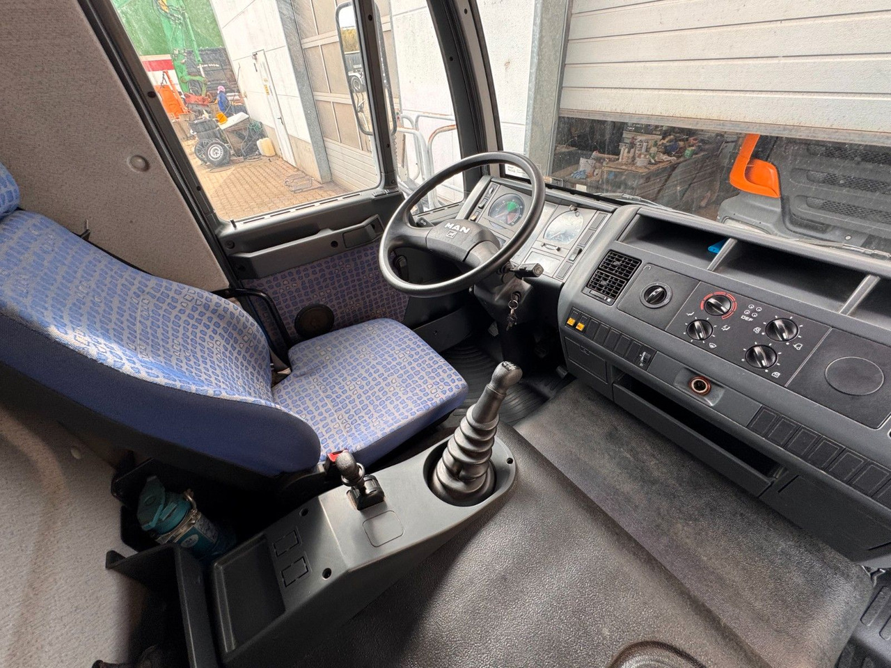 MAN 8.140 4X2 Pritsche Plane Original Km - Varebil med presenning: billede 3 MAN 8.140 4X2 Pritsche Plane Original Km - Varebil med presenning: billede 3