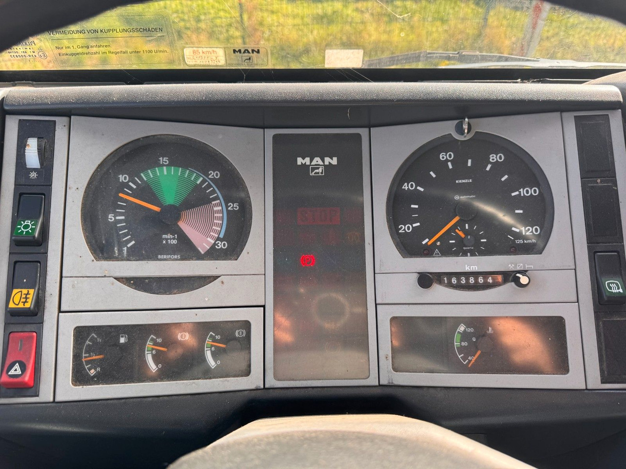 MAN 8.140 4X2 Pritsche Plane Original Km - Varebil med presenning: billede 2 MAN 8.140 4X2 Pritsche Plane Original Km - Varebil med presenning: billede 2