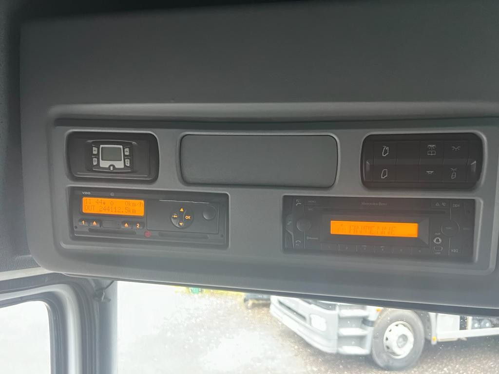 Mercedes-Benz 1324 4X2 Koffer Plane 6 to. Hebebühne Mercedes-Benz 1324 4X2 Koffer Plane 6 to. Hebebühne - Lastbil varevogn: billede 4 Mercedes-Benz 1324 4X2 Koffer Plane 6 to. Hebebühne Mercedes-Benz 1324 4X2 Koffer Plane 6 to. Hebebühne - Lastbil varevogn: billede 4