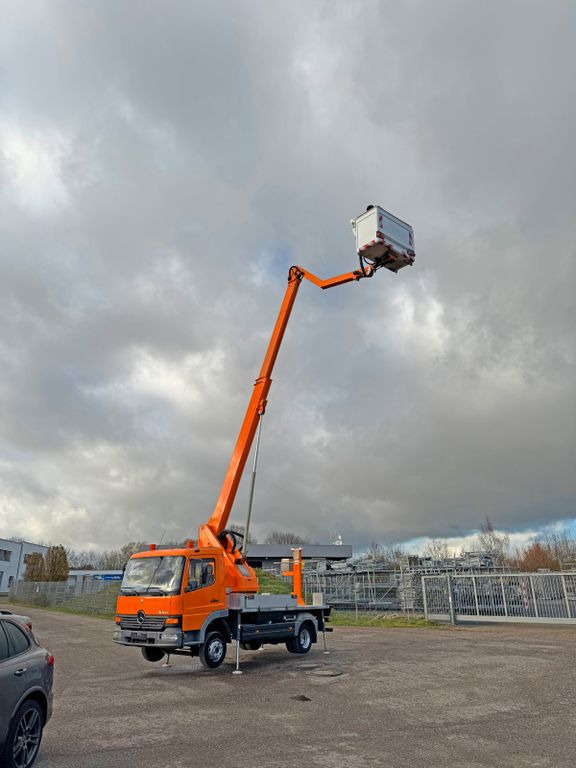 Mercedes-Benz 815 4x2 Hubarbeitsbühne Wumag 170 high 17 m - Lastbil med mandskabslift, Varebil: billede 1 Mercedes-Benz 815 4x2 Hubarbeitsbühne Wumag 170 high 17 m - Lastbil med mandskabslift, Varebil: billede 1