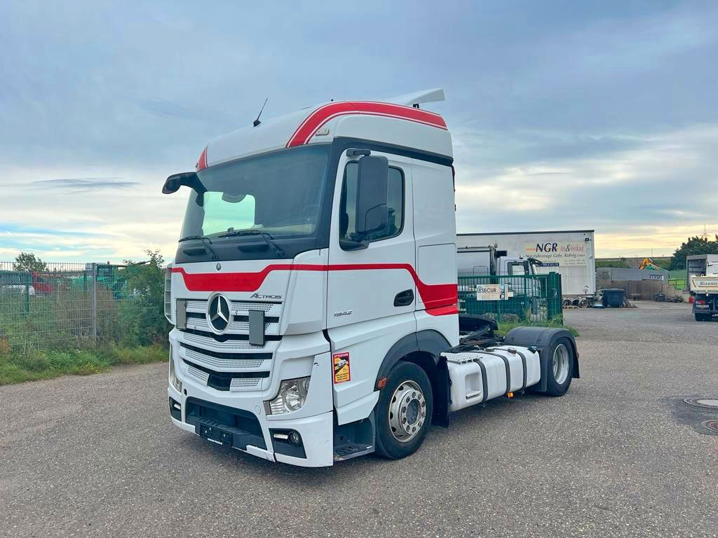 Mercedes-Benz 1842 4X2 mit Höhenverstellbarer Sattelkuppung Mercedes-Benz 1842 4X2 mit Höhenverstellbarer Sattelkuppung - Trækker: billede 1 Mercedes-Benz 1842 4X2 mit Höhenverstellbarer Sattelkuppung Mercedes-Benz 1842 4X2 mit Höhenverstellbarer Sattelkuppung - Trækker: billede 1