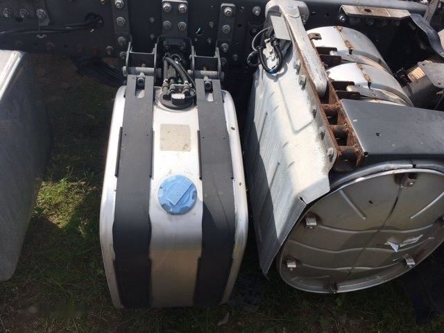 Renault Abgasanlage / Rußpartikelfilter / AdBlue-Anlage Renault Premium - AdBlue tank for Lastbil: billede 1 Renault Abgasanlage / Rußpartikelfilter / AdBlue-Anlage Renault Premium - AdBlue tank for Lastbil: billede 1