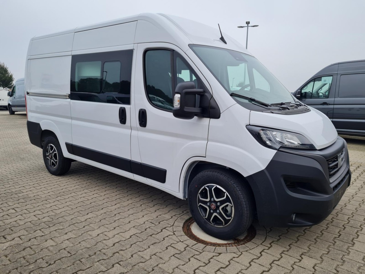 Fiat Ducato 35 Kasten Doka 7-Sitze 2x Schiebetür Maxi L2H2 - Varevogn, Mandskabsbil: billede 4 Fiat Ducato 35 Kasten Doka 7-Sitze 2x Schiebetür Maxi L2H2 - Varevogn, Mandskabsbil: billede 4