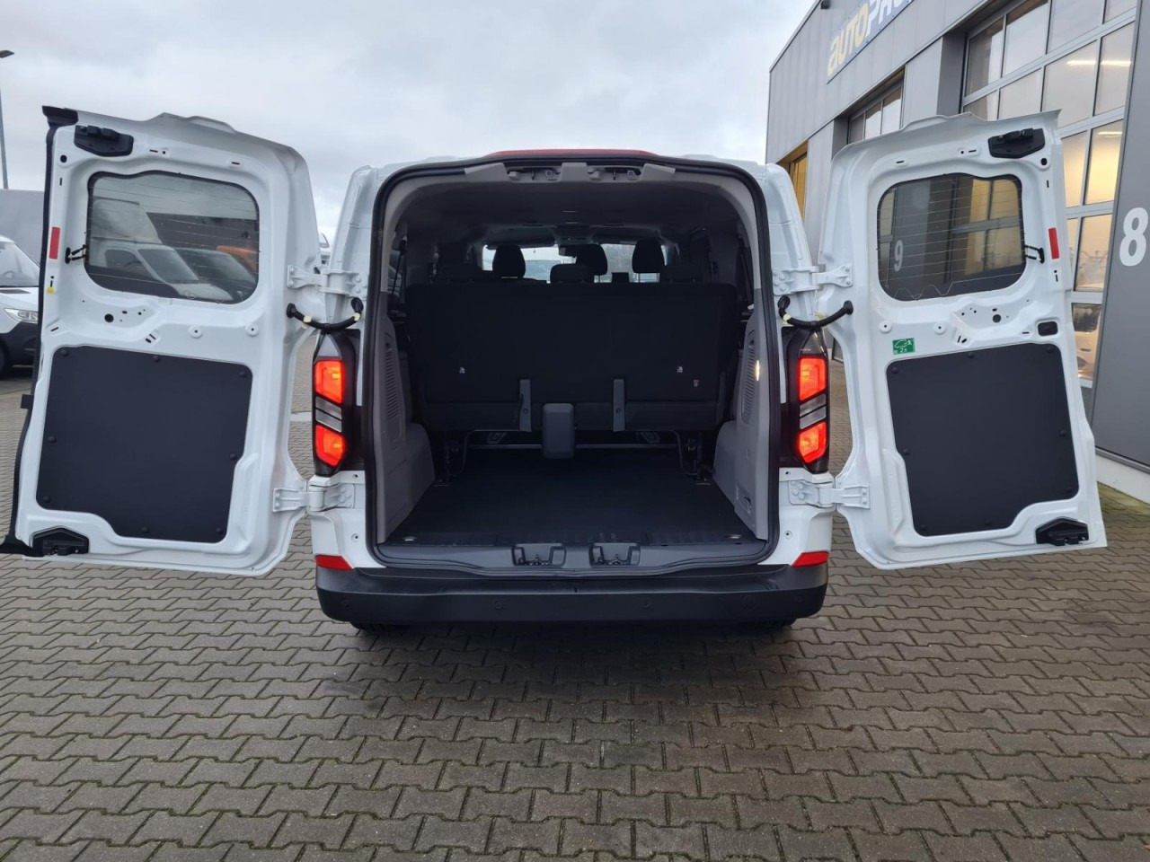 Ford Transit Custom Kombi 320 L2 Trend 9 Sitze KAMERA - Minibus, Persontransport: billede 5 Ford Transit Custom Kombi 320 L2 Trend 9 Sitze KAMERA - Minibus, Persontransport: billede 5