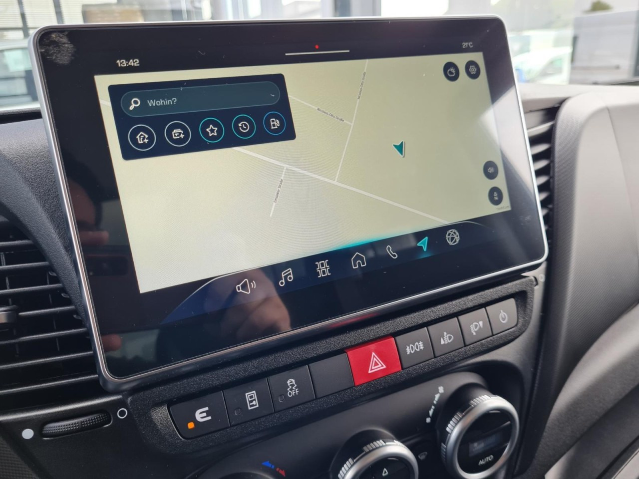 Varebil med kasse Iveco DAILY 35S18 Koffer Automatik ALU KAMERA NAVI TEMPOMAT: billede 16 Varebil med kasse Iveco DAILY 35S18 Koffer Automatik ALU KAMERA NAVI TEMPOMAT: billede 16