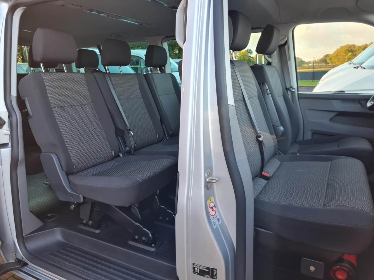 Volkswagen T6.1 Caravelle TDI lang 9 Sitzer 2 Schiebetüren Trendl. - Minibus, Persontransport: billede 4 Volkswagen T6.1 Caravelle TDI lang 9 Sitzer 2 Schiebetüren Trendl. - Minibus, Persontransport: billede 4
