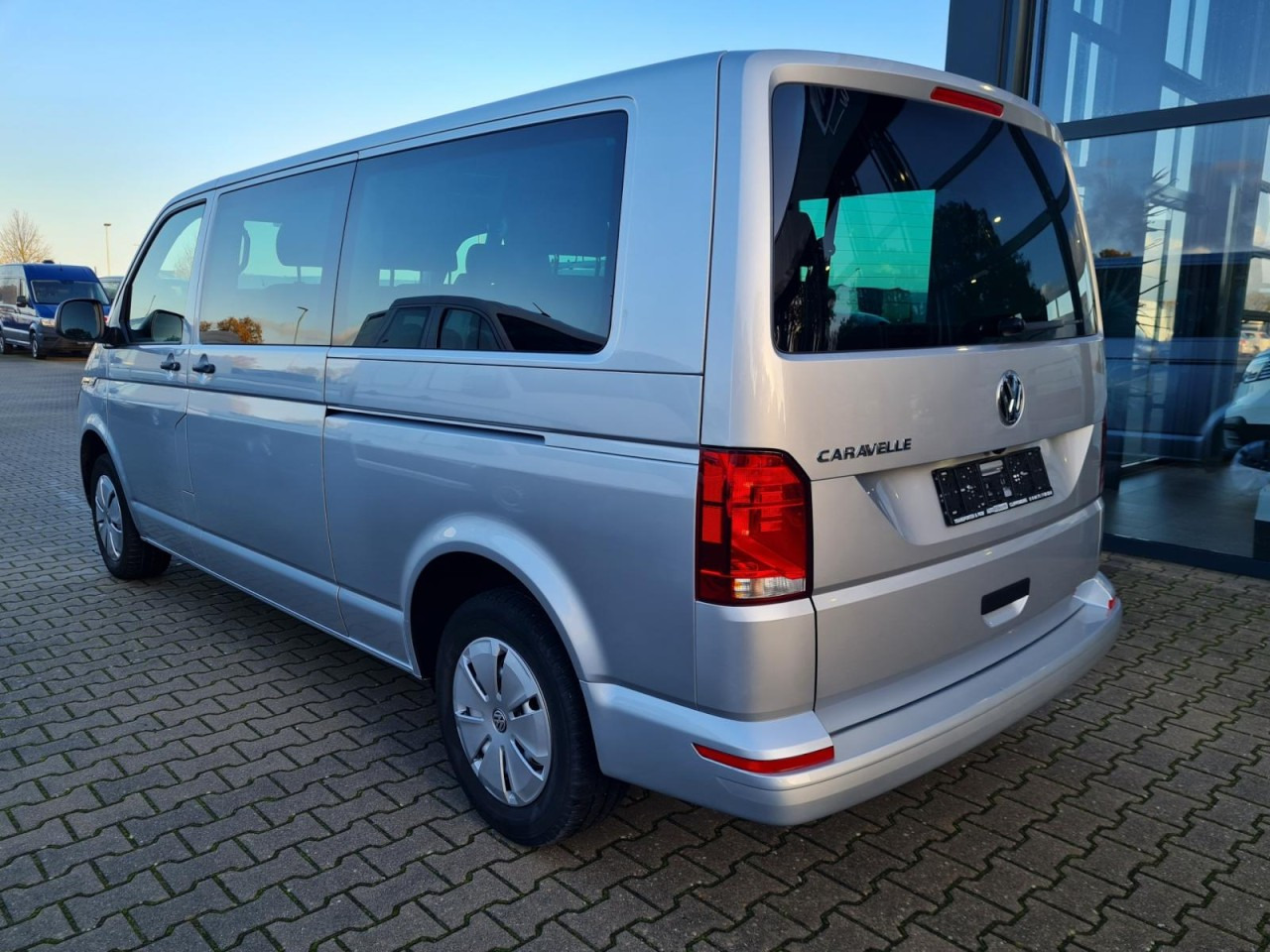 Minibus, Persontransport Volkswagen T6.1 Caravelle TDI lang 9 Sitzer 2 Schiebetüren Trendl.: billede 8