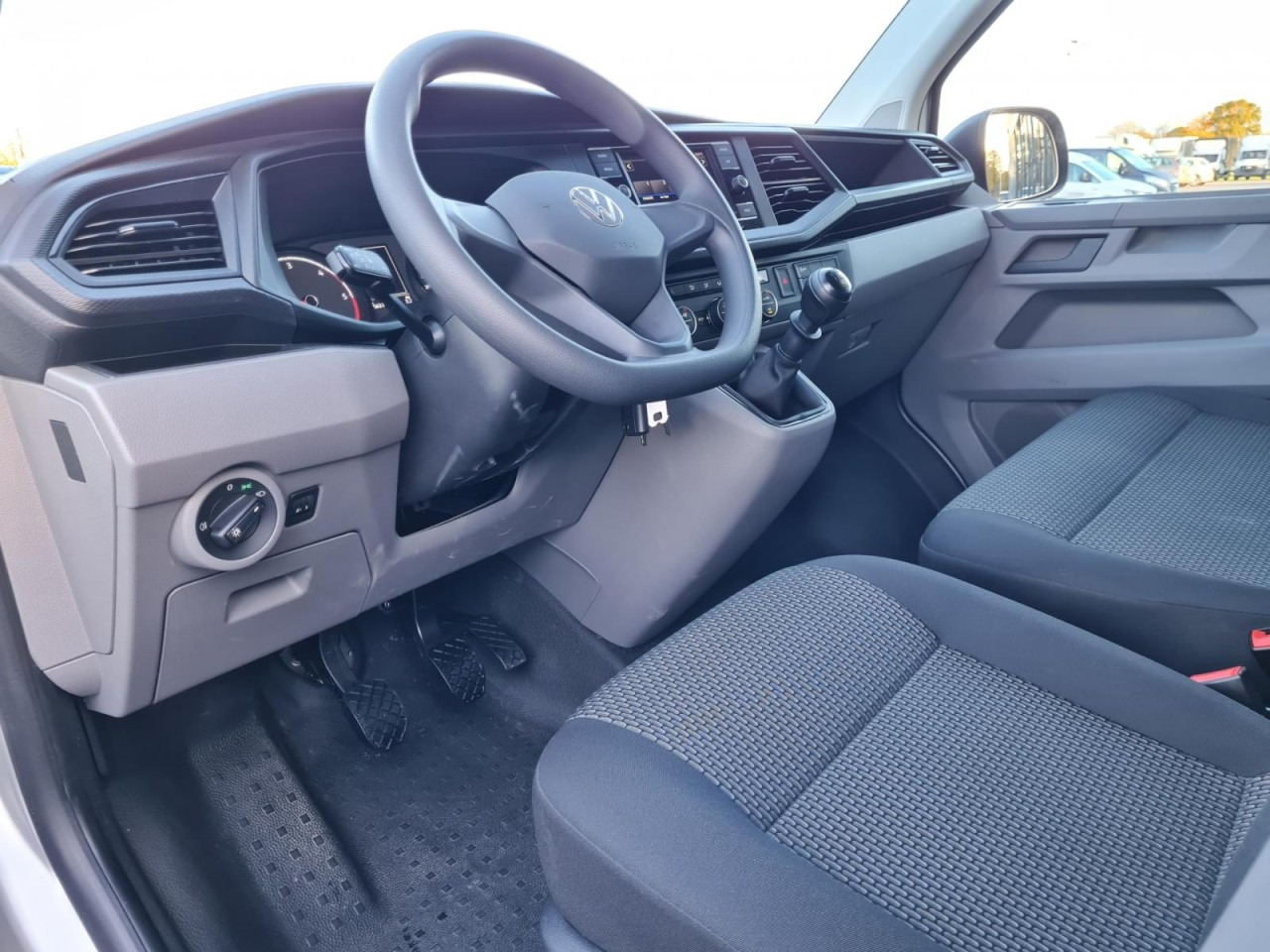 Minibus, Persontransport Volkswagen T6.1 Caravelle TDI lang 9 Sitzer 2 Schiebetüren Trendl.: billede 9