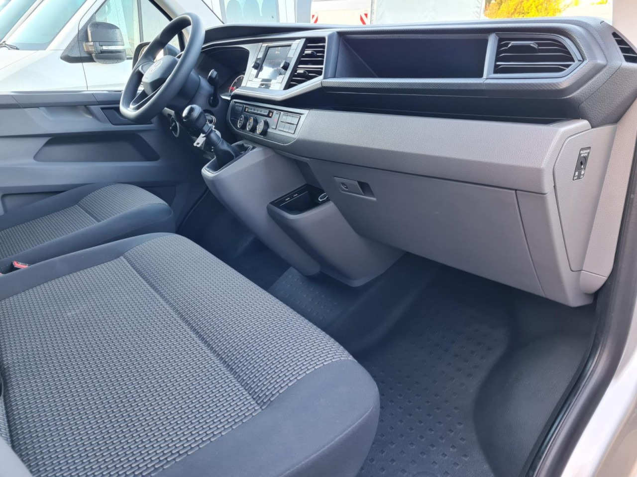 Minibus, Persontransport Volkswagen T6.1 Caravelle TDI lang 9 Sitzer 2 Schiebetüren Trendl.: billede 12