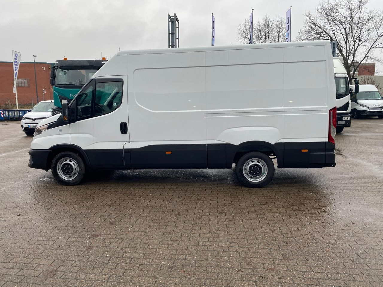 Iveco 35S16H3.0A8V mit ASC Ausbau *Klima*Radio*Kamera* - Varevogn: billede 2 Iveco 35S16H3.0A8V mit ASC Ausbau *Klima*Radio*Kamera* - Varevogn: billede 2