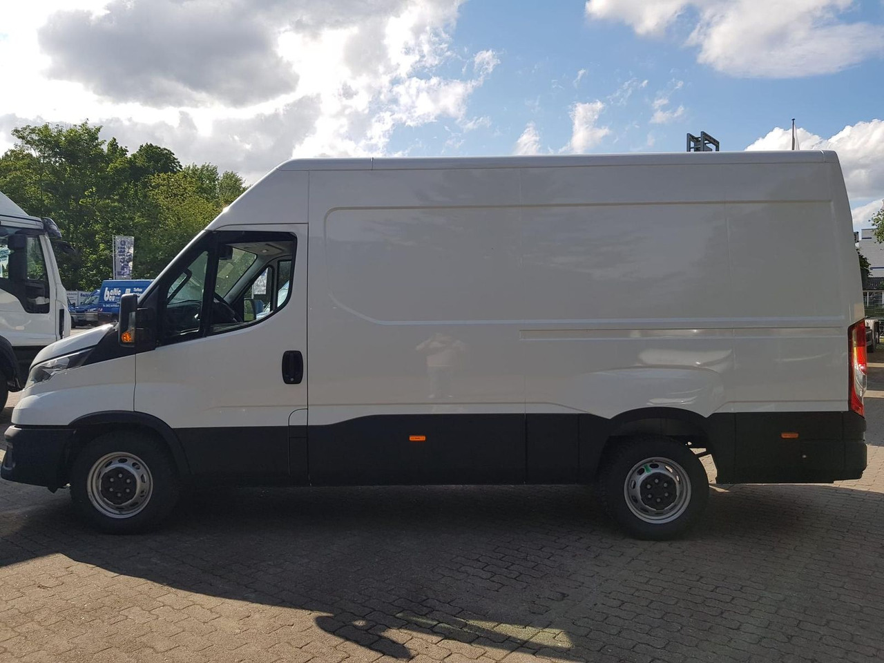 Iveco Daily 35S14A8 V Y mit Rückfahrkamera und Radi... - Varevogn: billede 2 Iveco Daily 35S14A8 V Y mit Rückfahrkamera und Radi... - Varevogn: billede 2