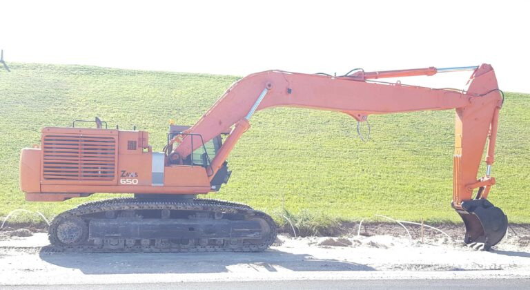 Hitachi ZX650 – with long reach and normal boom / mit Langarm und normalem Arm - Bæltegravemaskine: billede 1 Hitachi ZX650 – with long reach and normal boom / mit Langarm und normalem Arm - Bæltegravemaskine: billede 1